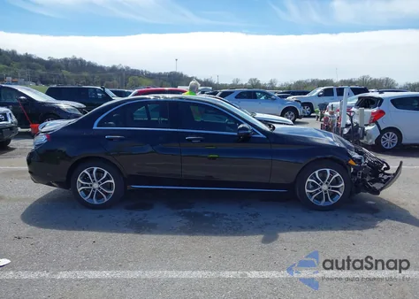 2016 Mercedes-Benz C 300 4Matic/Luxury 4Matic/Sport 4Matic из США, поврежденный, VIN 55SWF4KBXGU099029